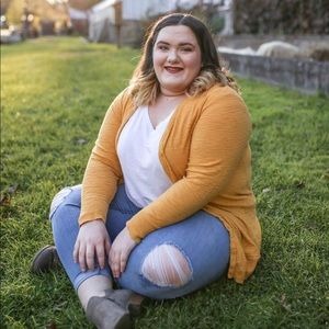 Meet your Posher, Meira